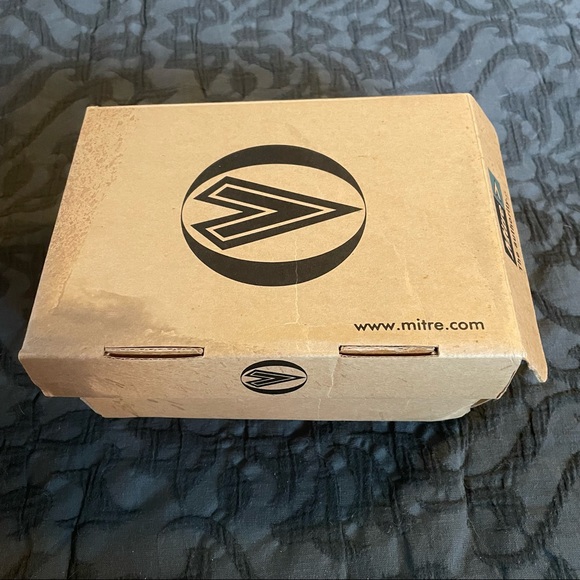 Brand New Boys Soccer Cleats - Picture 3 of 6